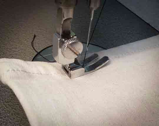 Pant-Hemming-Single-Stitch-Machine-Operation-Side-View